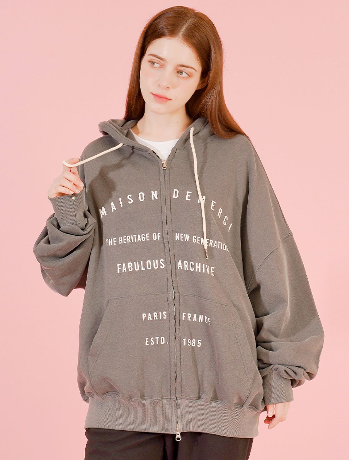 라 메종 스튜디오(LA MAISON STUDIO) UNISEX 빈티지 로고 피그먼트 후드 집업 차콜(FCF1ZP324M)
