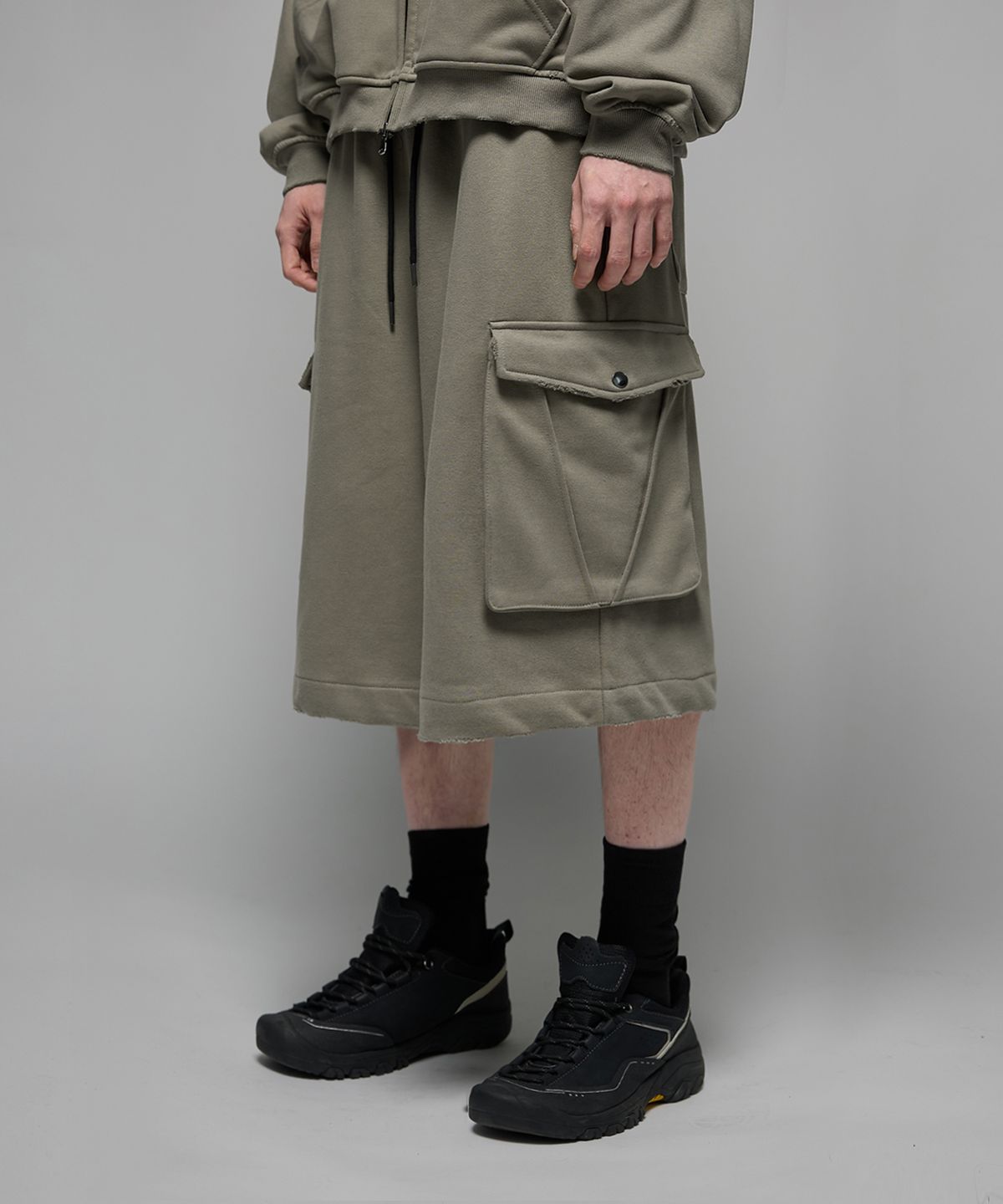 헤더헬렌(HEDER HELEN) Damage cargo bermuda PT khaki grey