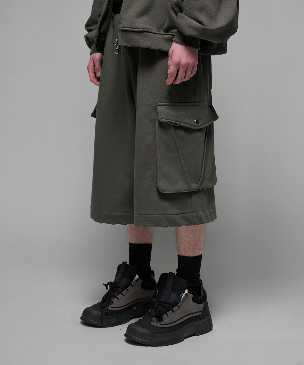 헤더헬렌(HEDER HELEN) Damage cargo bermuda PT charcoal