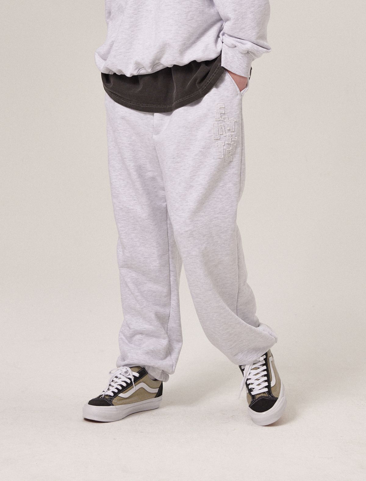 플랫웨이브 인 서울(FLATWAVE IN SEOUL) Soulu Patchwork Sweatpants Light Grey Melange