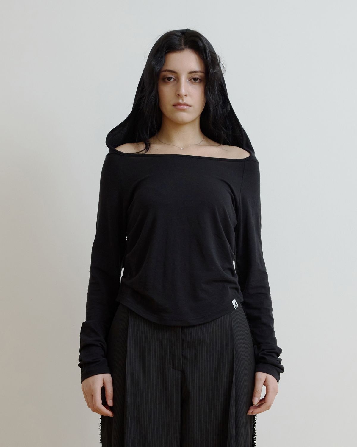 미와이후(MIYHOO) OHNE OFFSHOULDER HOODIE (BLACK)