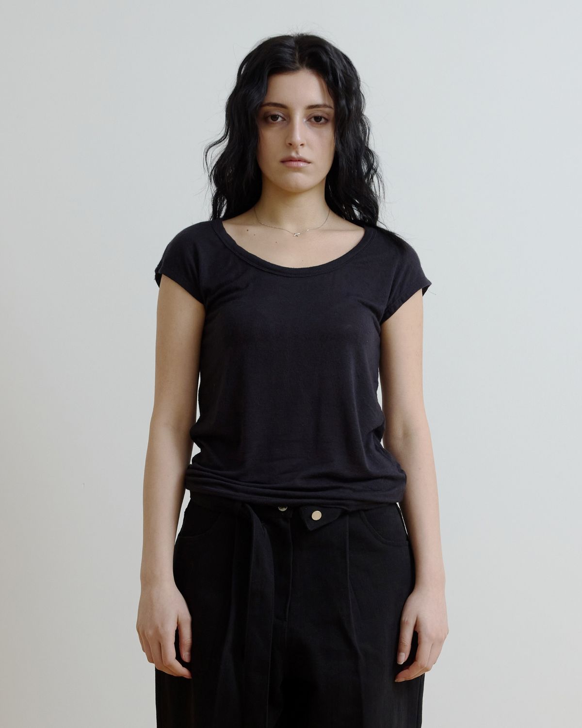 미와이후(MIYHOO) OHA SLEEVELESS (BLACK)