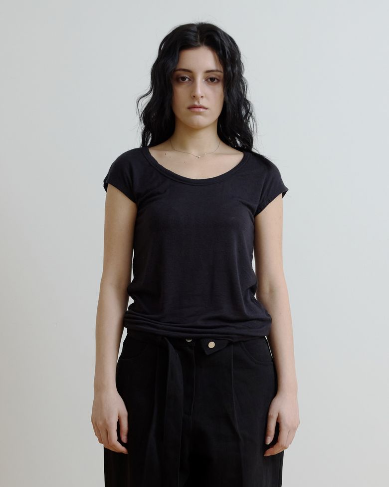 OHA SLEEVELESS (BLACK)