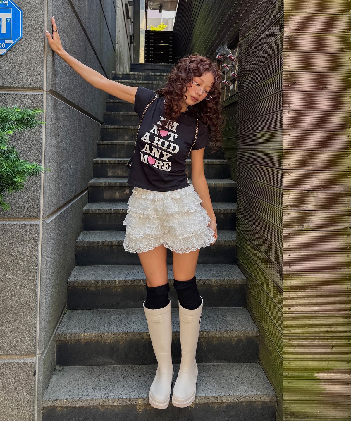 유희(YOUHEE) NOT A KID GRAPHIC T-SHIRT BLACK