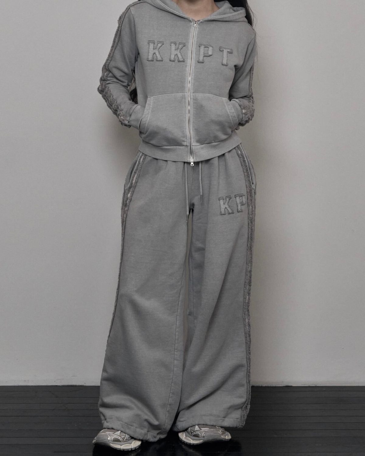 카키포인트(KHAKIPOINT) Pigment Sweat Pants (light gray)