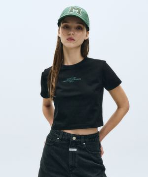 W LETTERING CROP TEE black