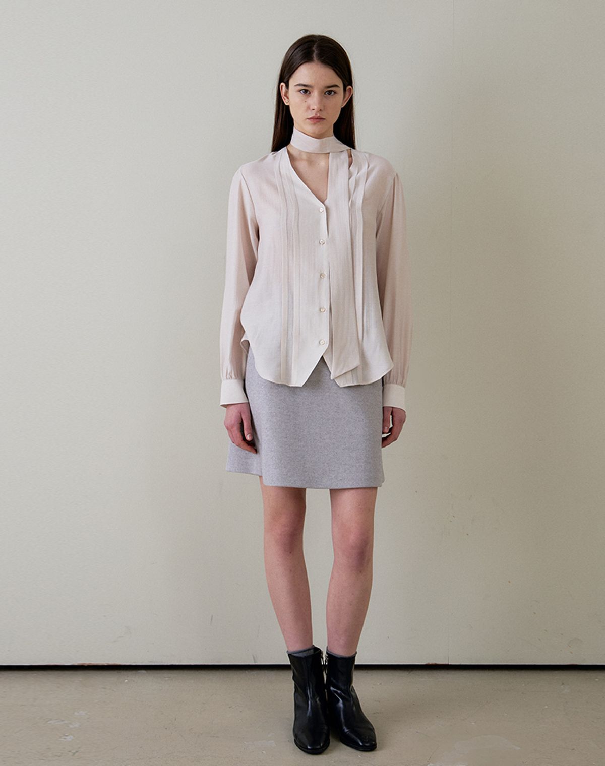 지에마르(GIEMAR) V NECK SCARF BLOUSE PINK   브이넥 스카프 블라우스 핑크