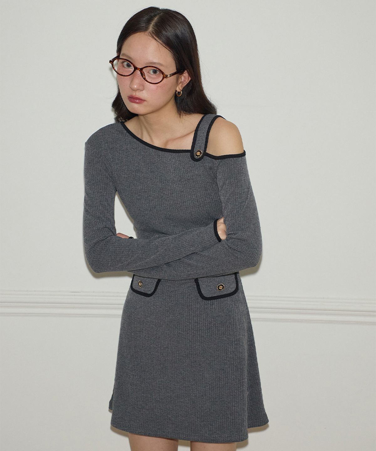 살롱 드 욘(SALON DE YOHN) One Shoulder Long Sleeve Mini Dress_ Charcoal
