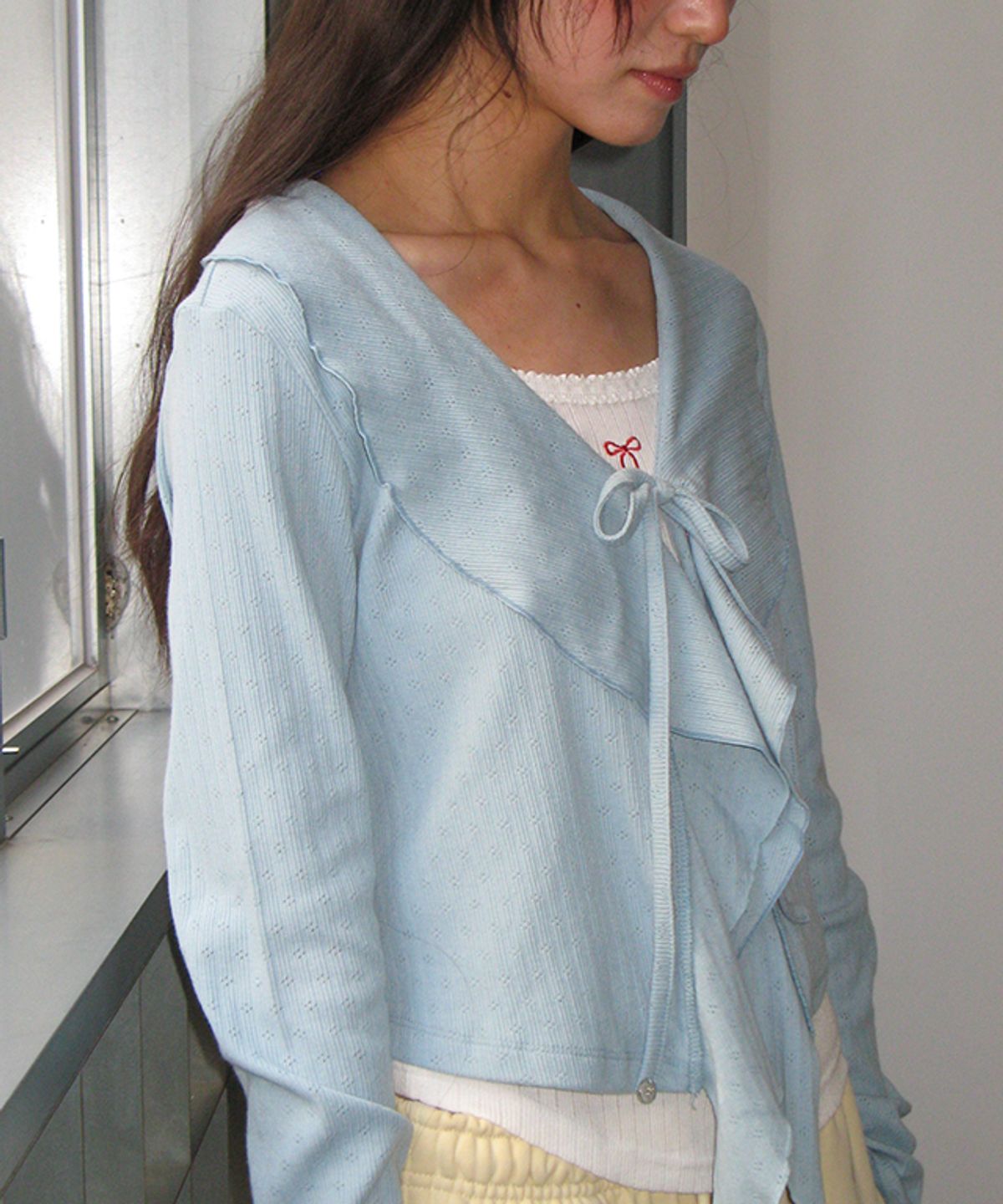 론론(RONRON) PENDANT SAILOR FRILL EYELET CARDIGAN SOFT BLUE