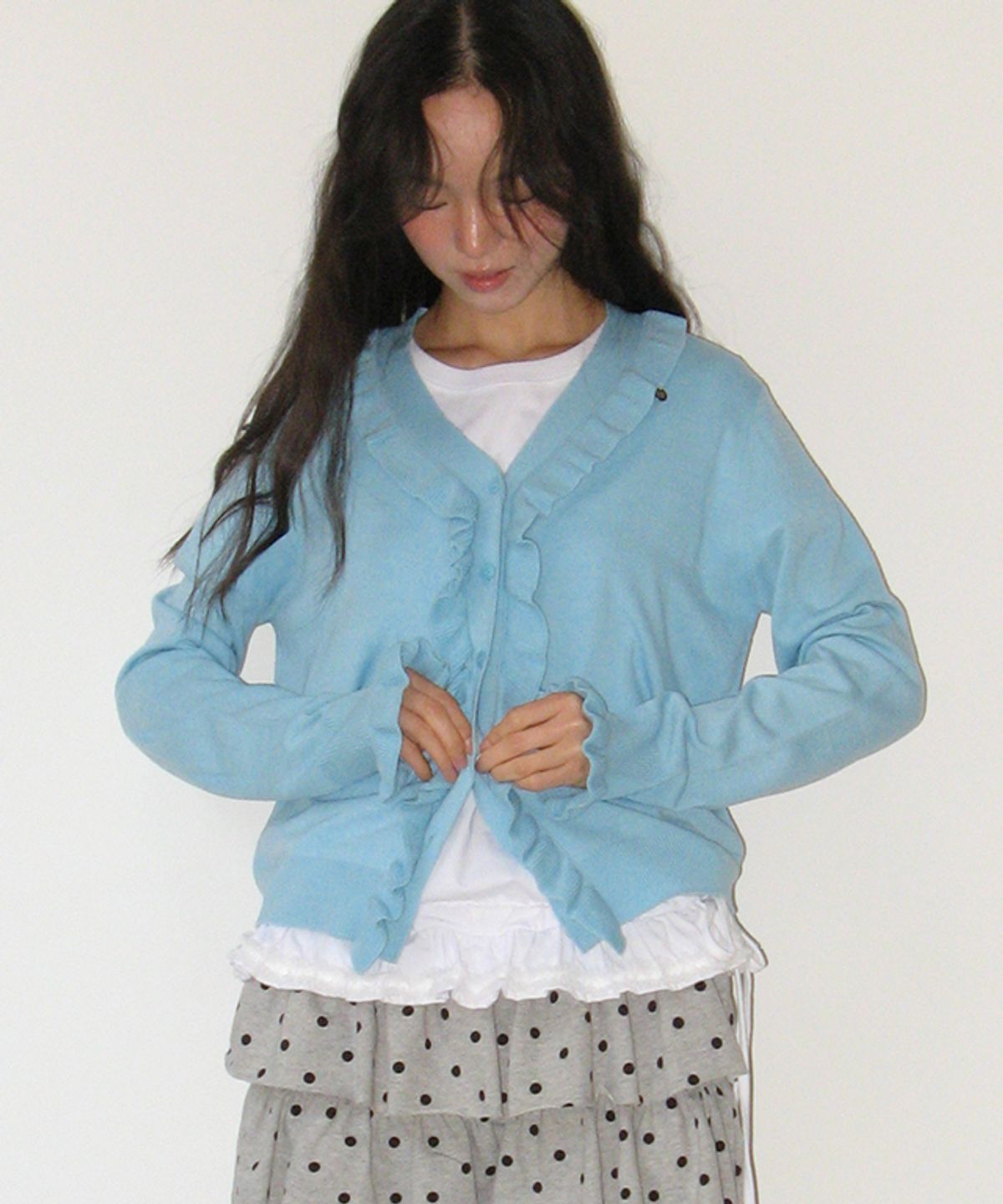 론론(RONRON) SIDE RUFFLE V NECK KNIT CARDIGAN SOFT BLUE