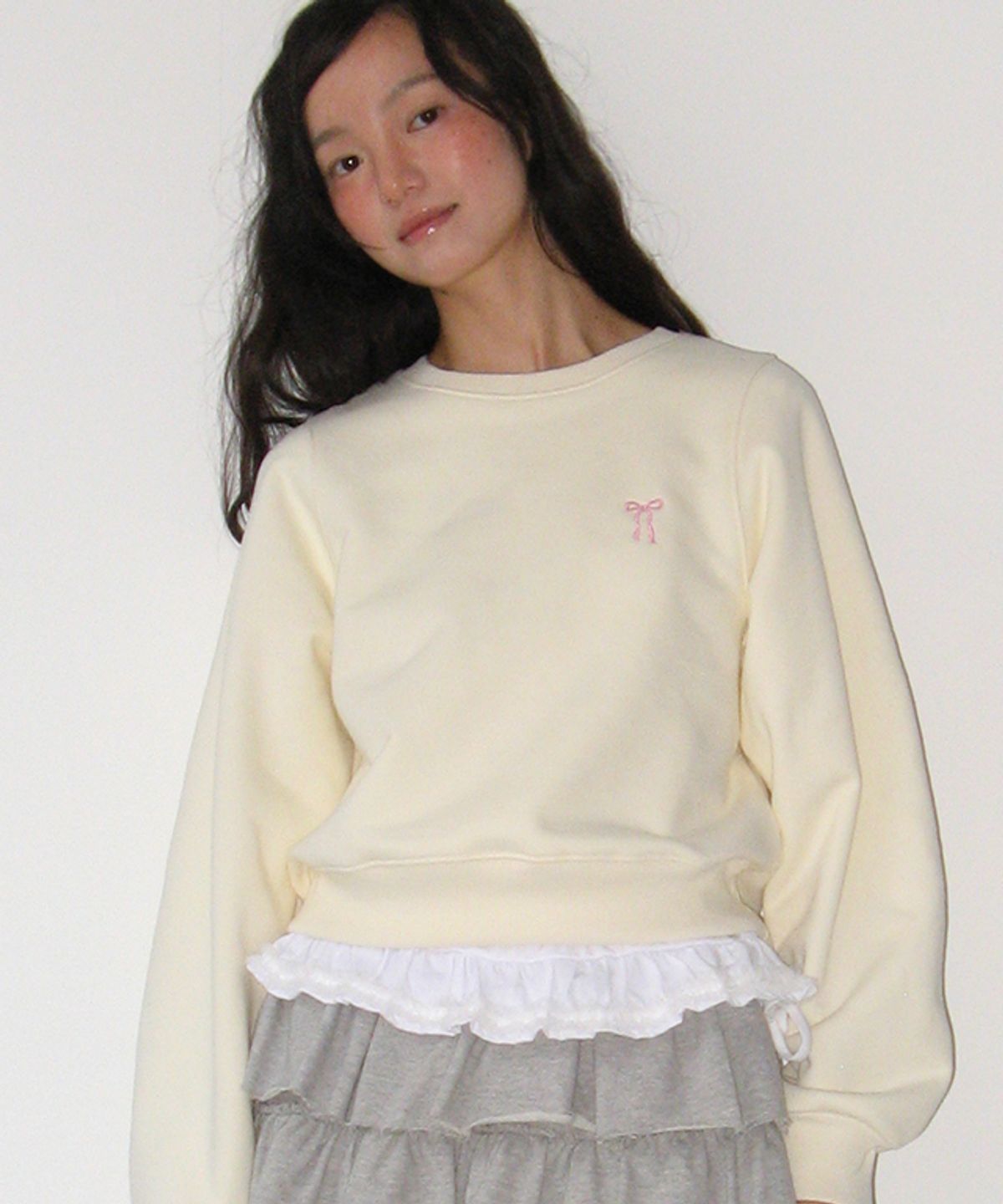 론론(RONRON) VOLUME SLEEVE RIBBON SWEATSHIRT CREAM