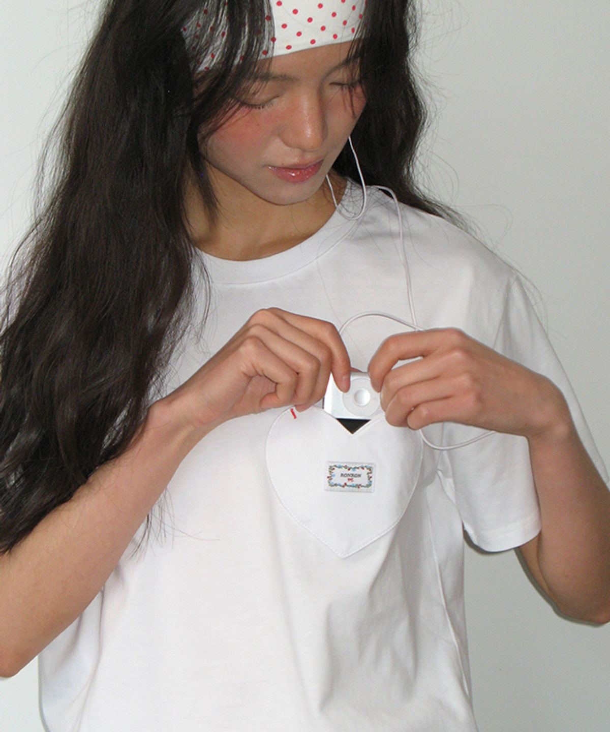 론론(RONRON) HEART POCKET OVER FIT SHORT SLEEVE T SHIRT WHITE