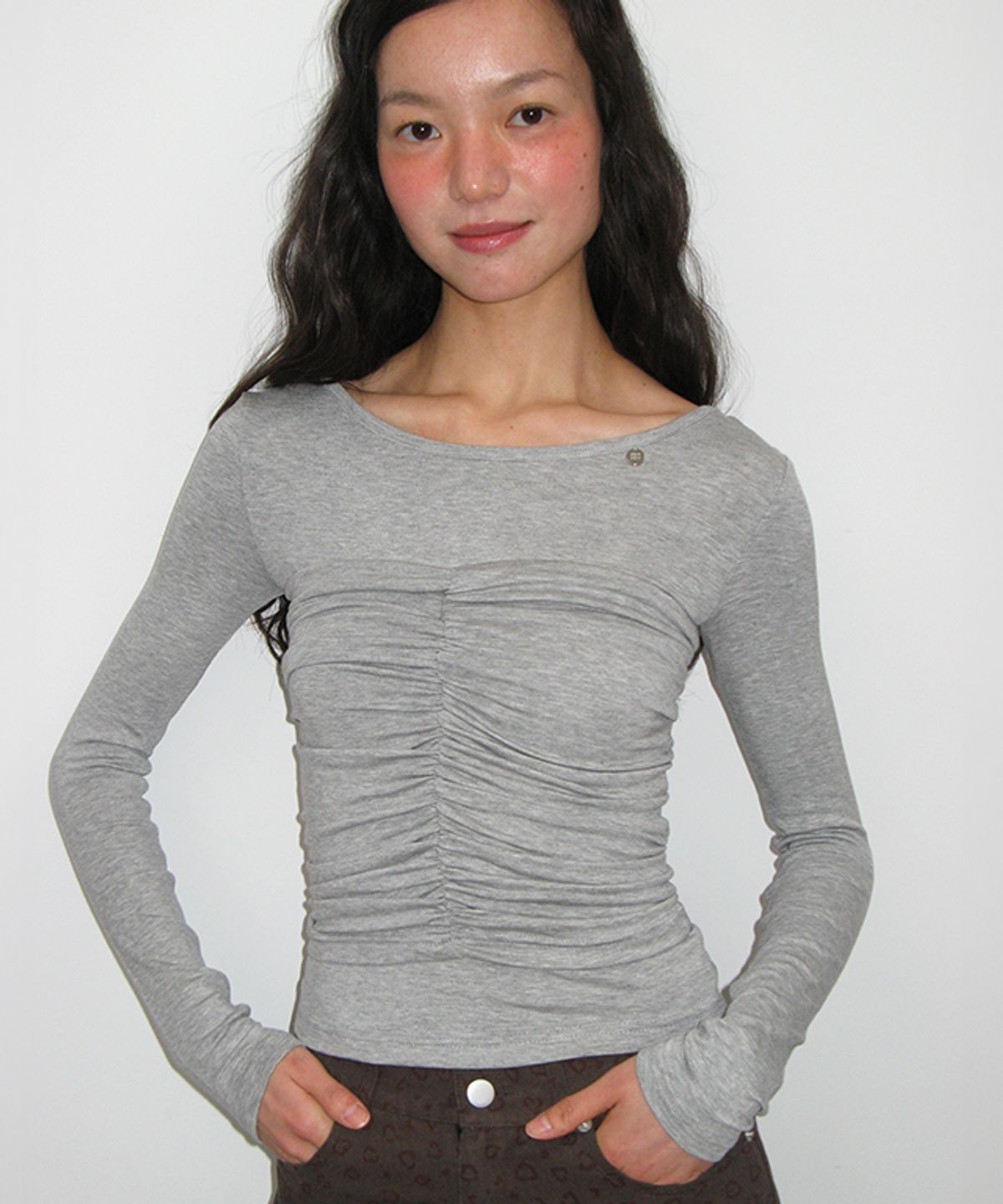 론론(RONRON) SHIRRING BUSTIER LONG SLEEVE T SHIRT GREY