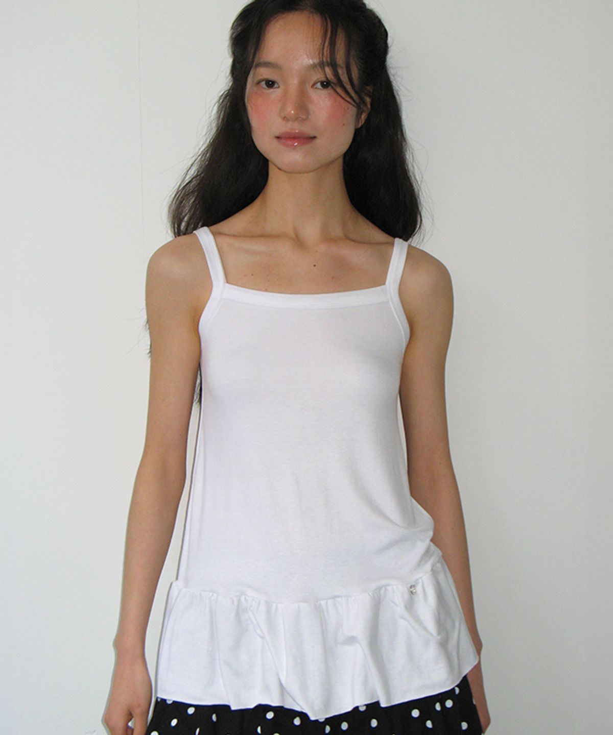 론론(RONRON) PENDANT RUFFLE LAYERED SLIM SLEEVELESS WHITE