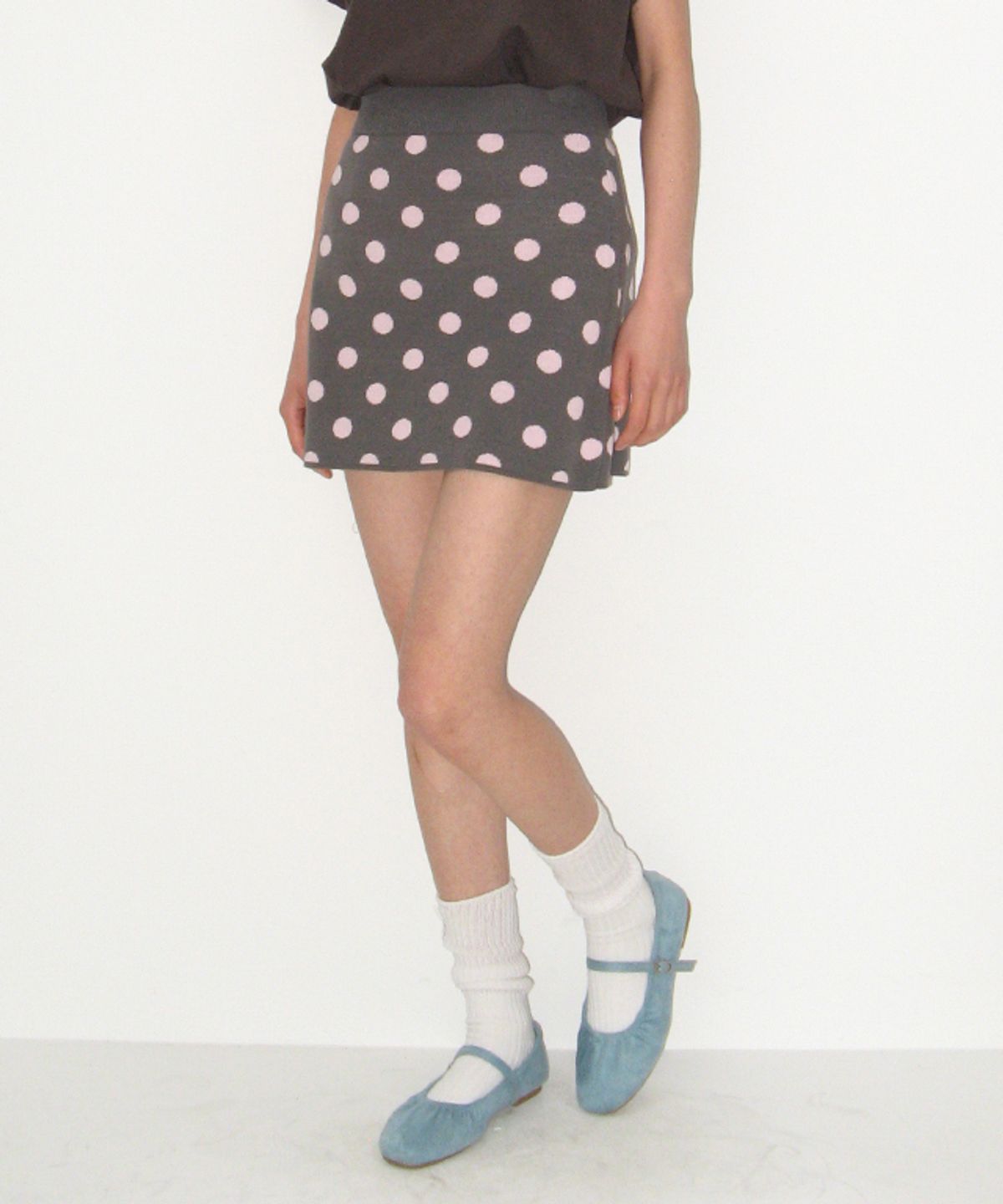 론론(RONRON) DOT PATTERN BANDING KNIT MINI SKIRT CHARCOAL PINK DOT