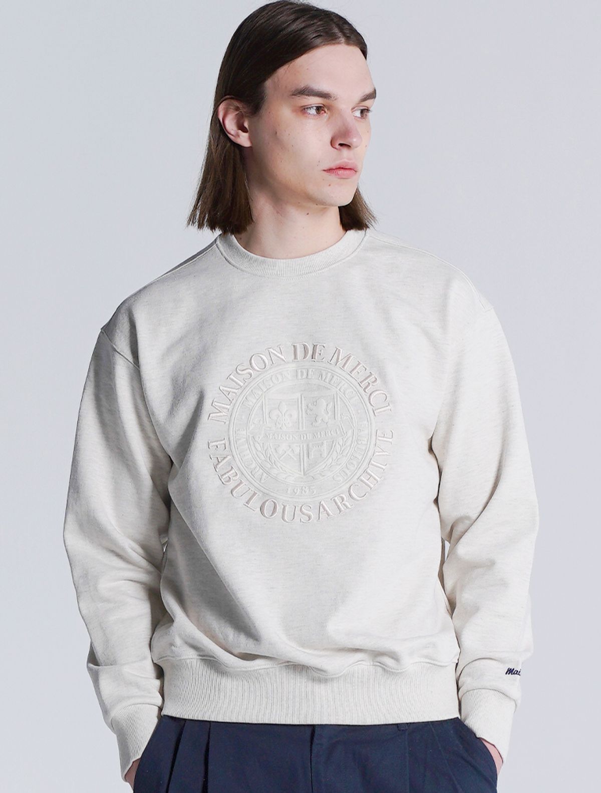 라 메종 스튜디오(LA MAISON STUDIO) UNISEX 쉴드 패턴 맨투맨 오트밀(FCD1TS103M)
