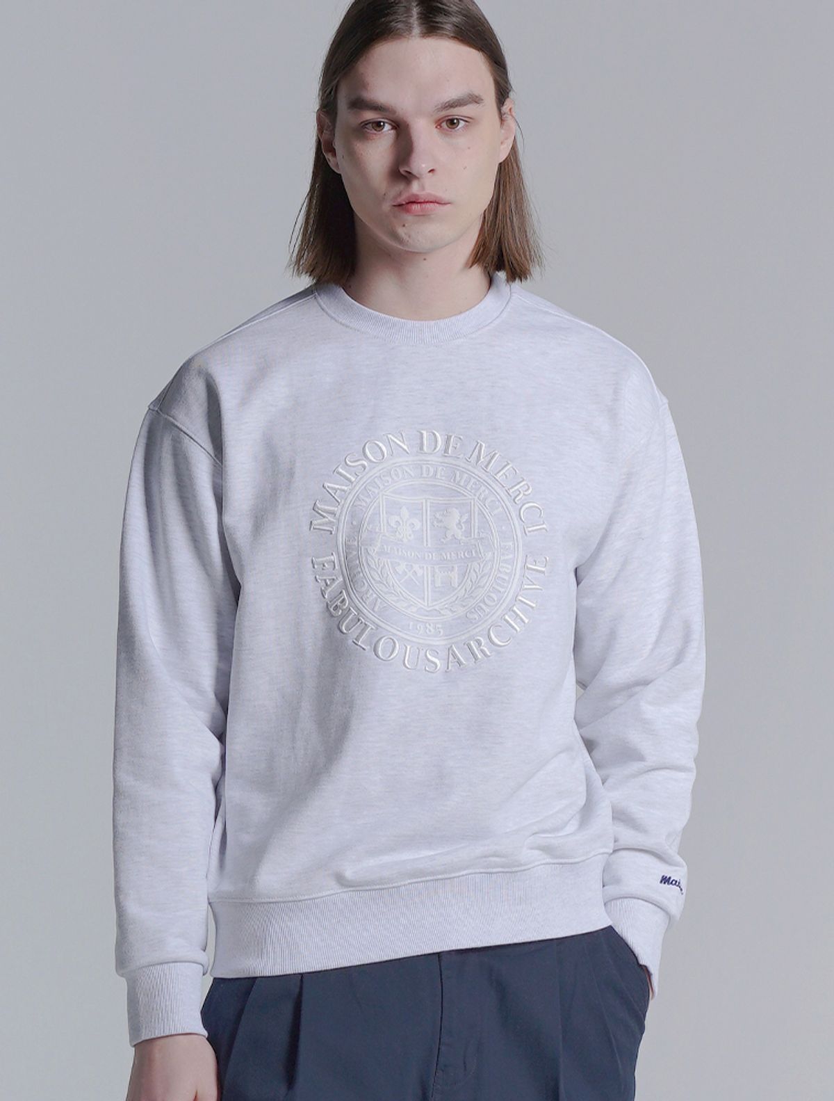 라 메종 스튜디오(LA MAISON STUDIO) UNISEX 쉴드 패턴 맨투맨 애쉬그레이(FCD1TS103M)