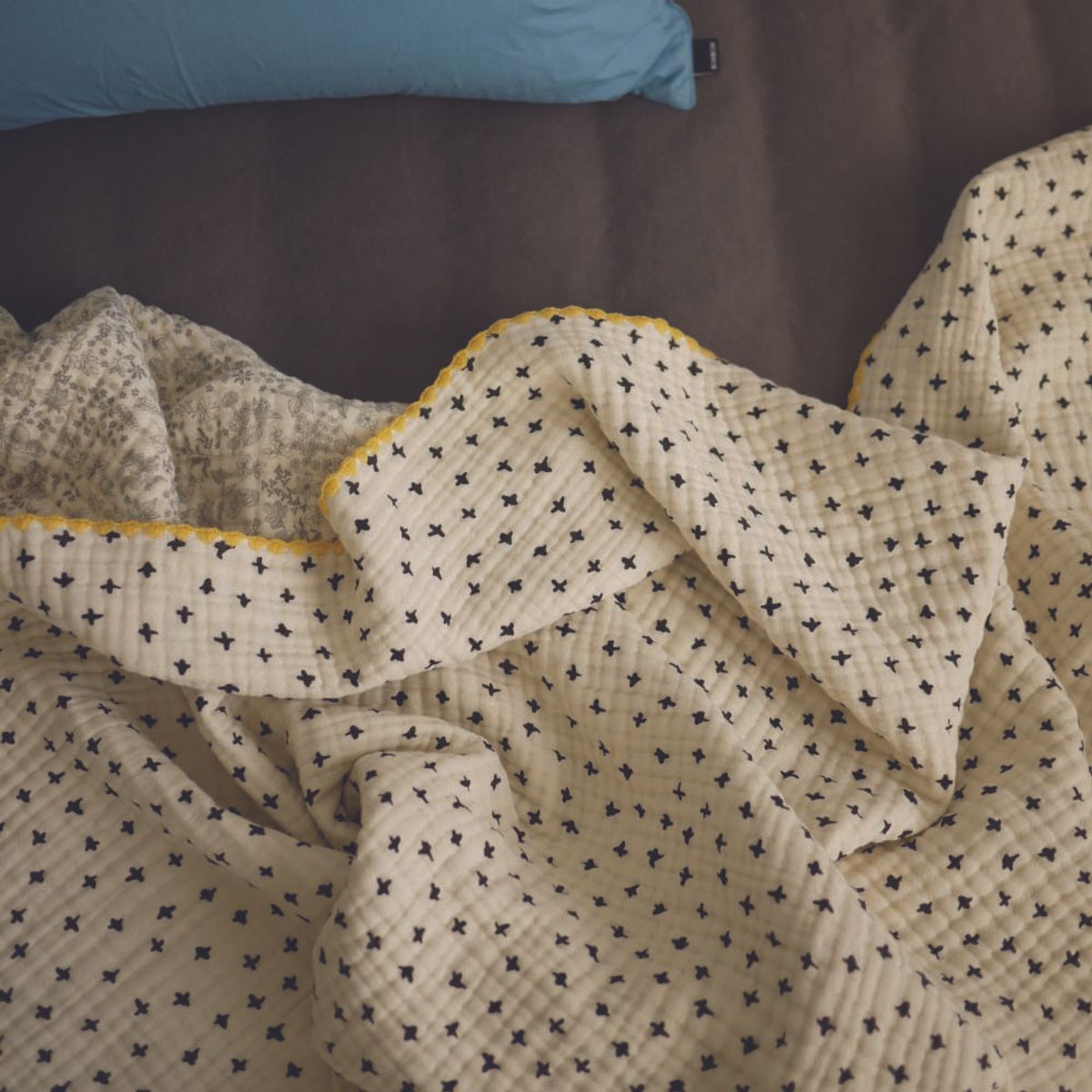 봄봄패브릭스(BOMBOM FABRICS) 6layer gauze blanket (gray small flower + black cross), 6중 거즈 블랭킷