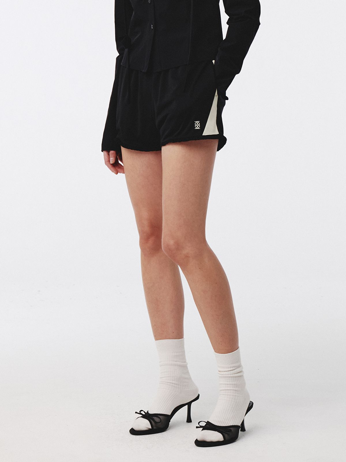 기준(KIJUN) Frill Jersey Shorts Black Ivory