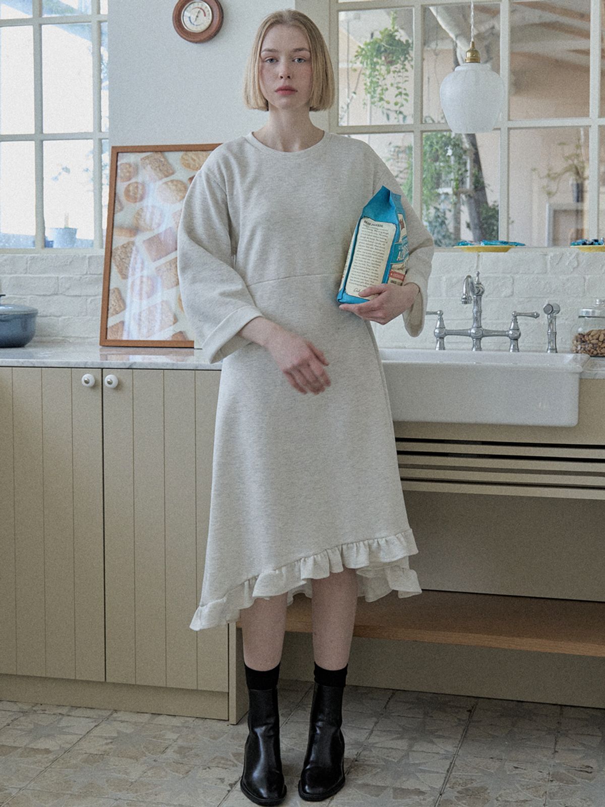아방(AVANT-G) Round Neck Hem Line Frill Dress - OATMEAL