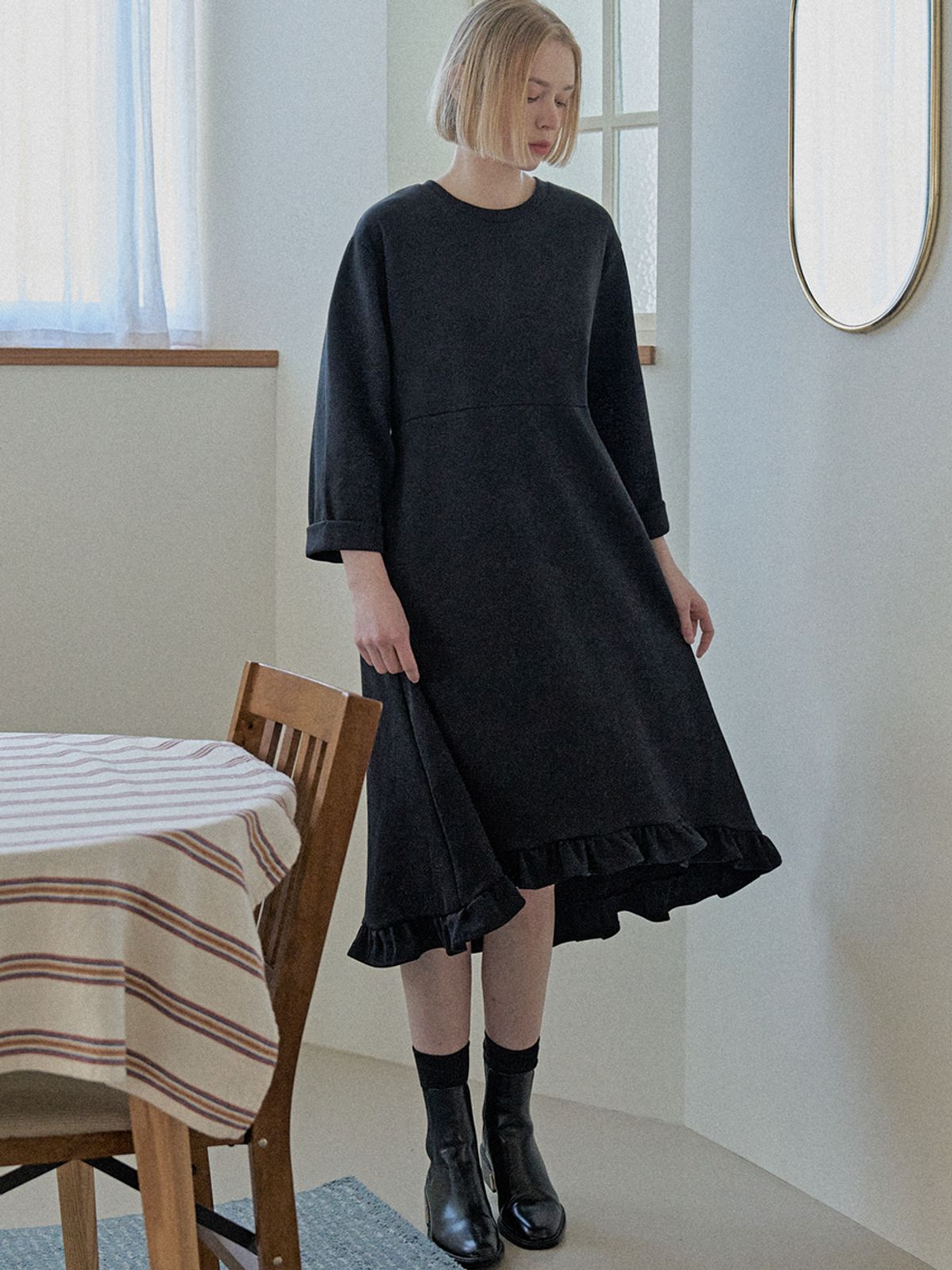 아방(AVANT-G) Round Neck Hem Line Frill Dress - BLACK
