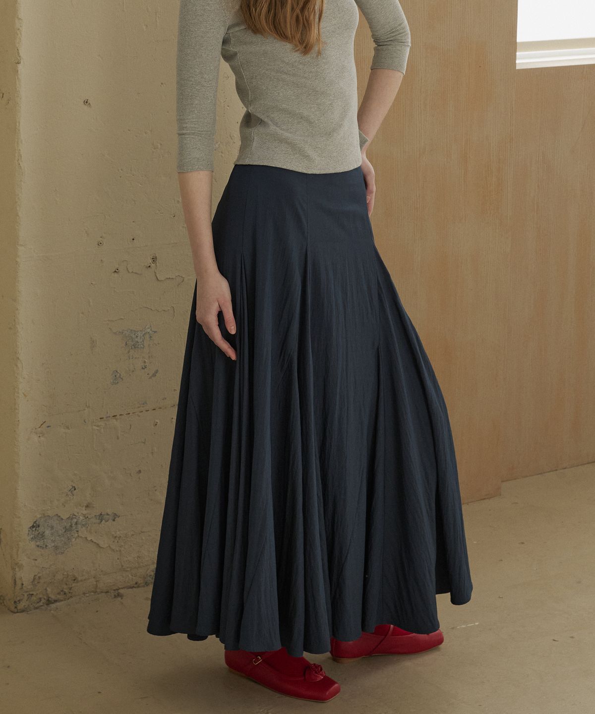 그린버터(GREENBUTTER) Flare Section Long Skirt (Navy)