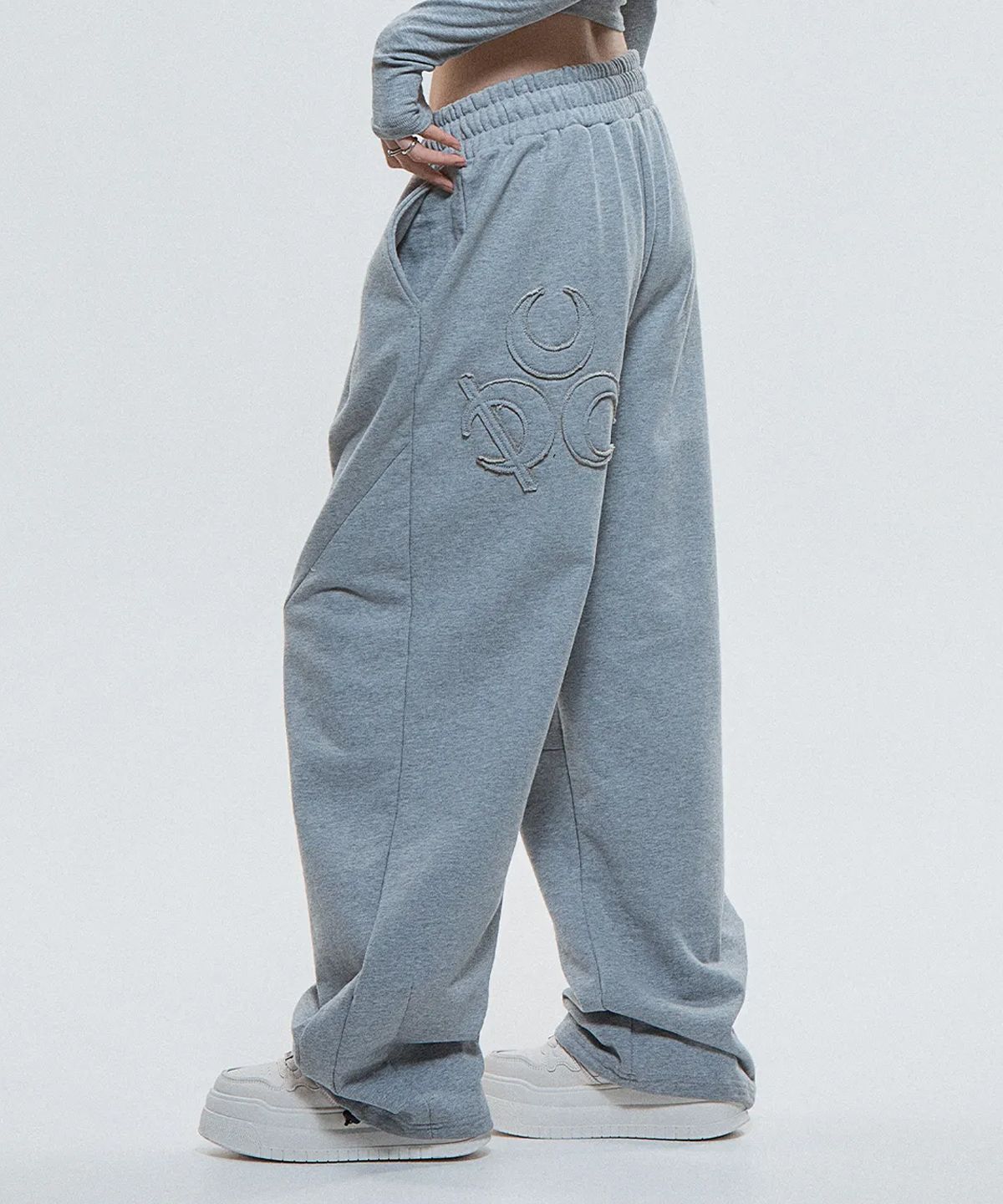 디오스피스(DAUSPICE) (DUC) Symbol Sweat Pants Grey