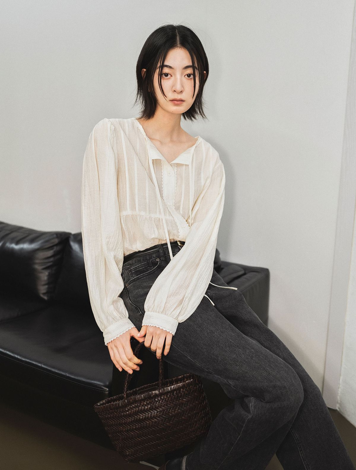 제너럴아이디어(GENERALIDEA) 레이스 시어 블라우스 [IVORY] / WBE1L03512