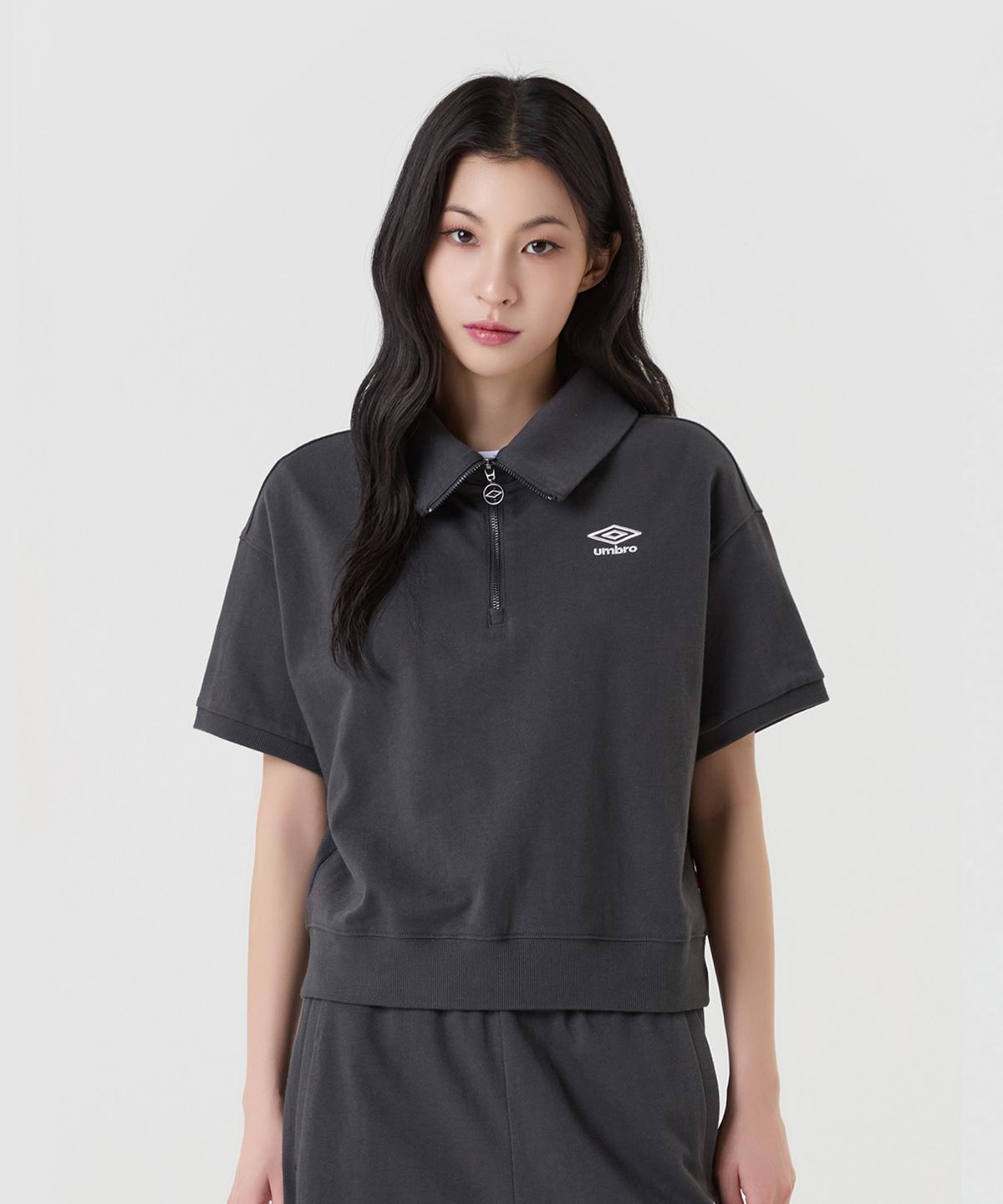 엄브로(UMBRO) 우먼스 반팔 카라 맨투맨 차콜(UQ222CFS41)