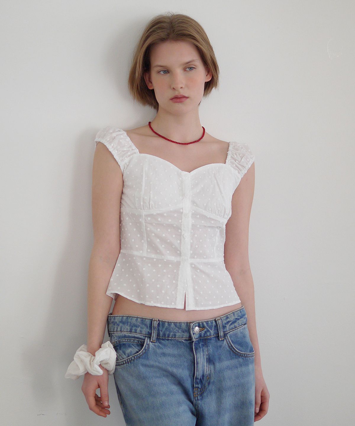 애프터아워즈(AFTERHOURS) HEART NECK DOT BLOUSE (WHITE)