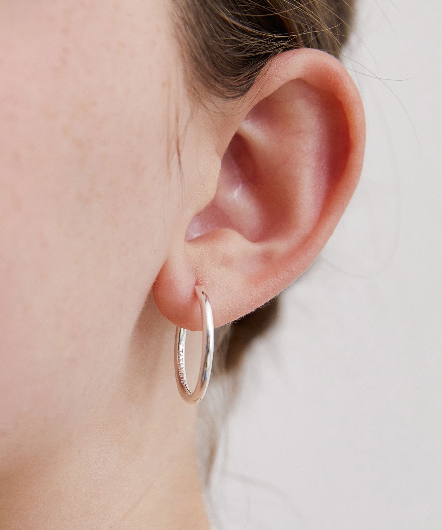 ☆TATIANA☆ Silver 925 Shine Hoop Earrings EC3057 MUSINSA | TATIANA (Silver 925) Oval Hoop Earrings EC3003 (S)
