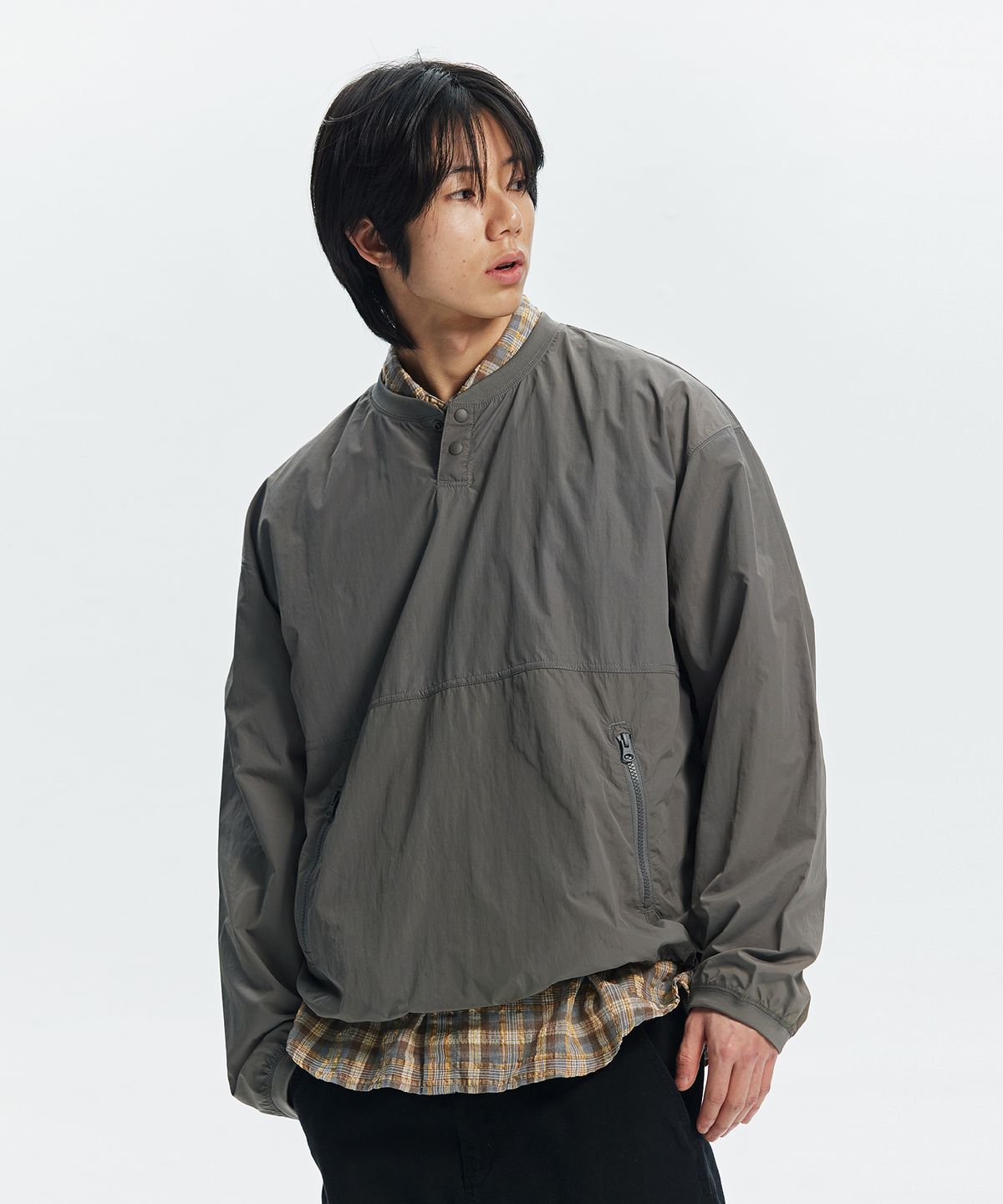 프리즘웍스(FRIZMWORKS) NYLON POCKET PULLOVER _ DEEP GRAY