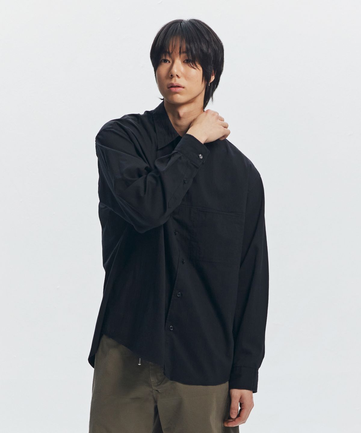 프리즘웍스(FRIZMWORKS) FEATHER CN RELAXED SHIRT 002 _ BLACK