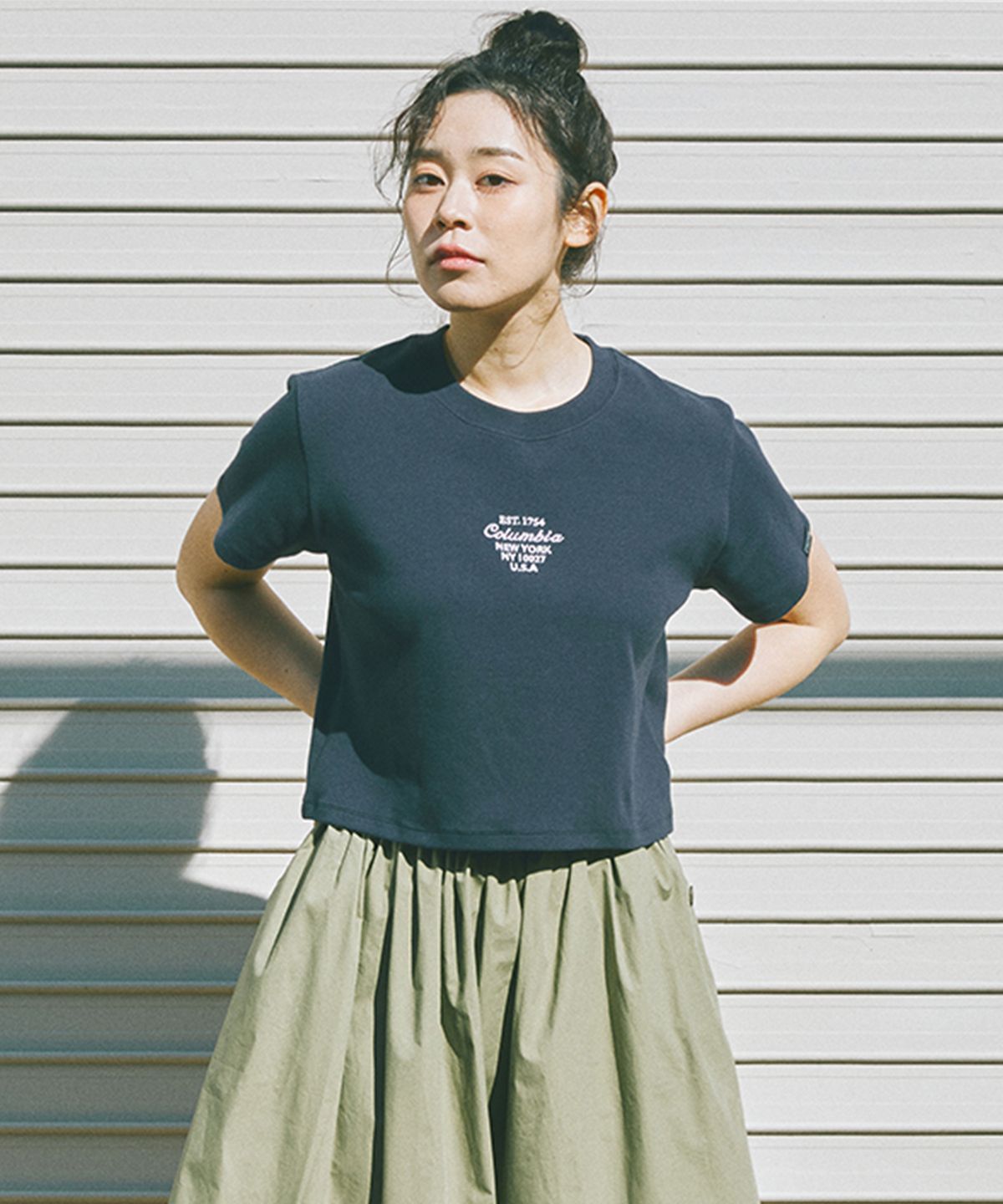 컬럼비아 유니버시티(COLUMBIA UNIVERSITY) CU BIG SCRIPT WOMEN CROP S/S T-SHIRTS 크라운네이비