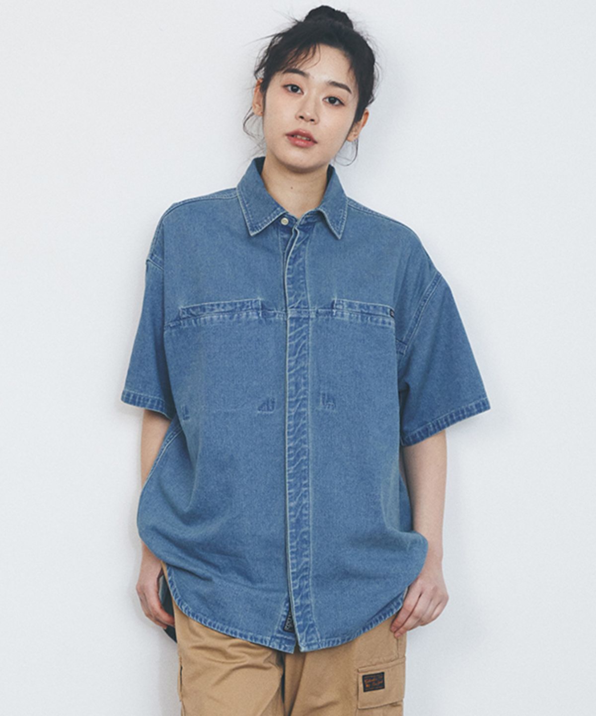 컬럼비아 유니버시티(COLUMBIA UNIVERSITY) COLUMBIA TRAJAN LABEL HIDDEN POCKET DENIM S/S SHIRTS 라이트데님