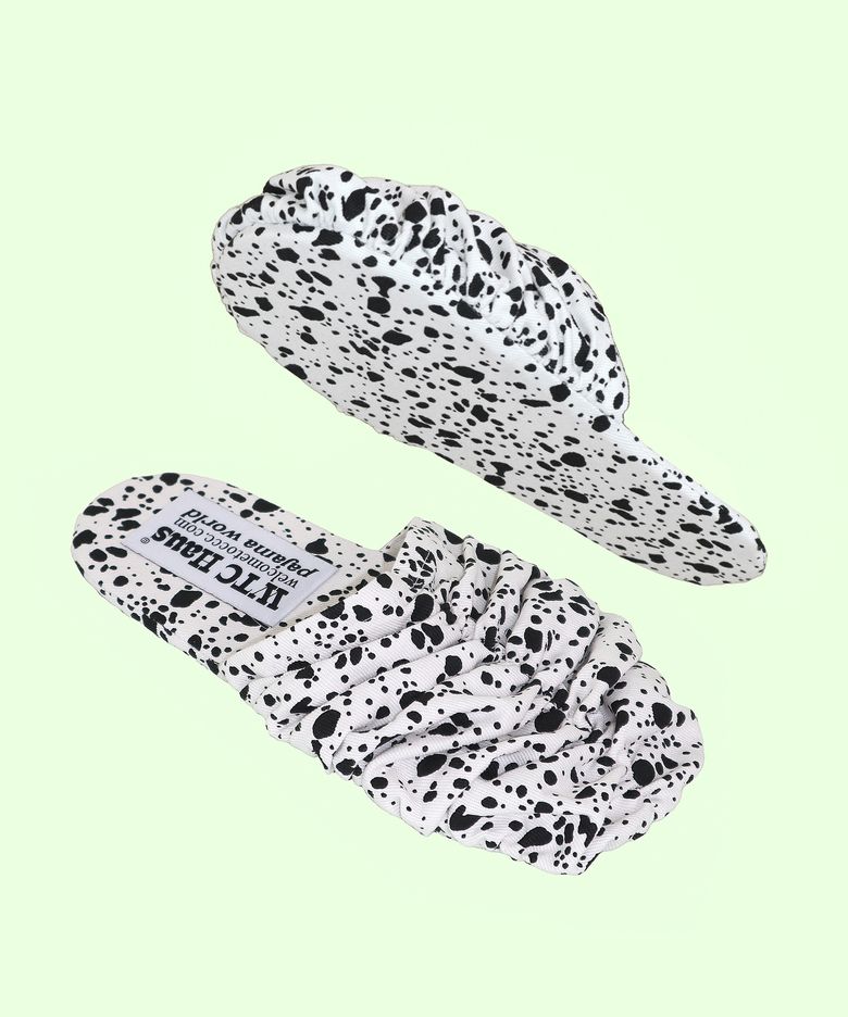 Croa Shoes (Milk Cow) 룸슈즈