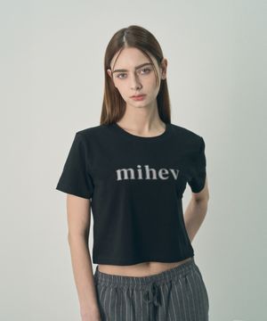 미헤브 그래픽 로고 크롭 티셔츠 블랙