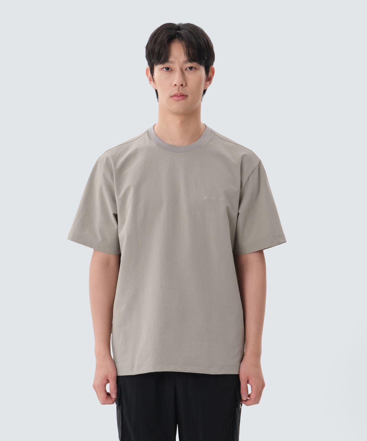 스노우피크 어패럴(SNOWPEAK APPAREL) 클래식 우븐 반팔 티셔츠 (S25MUTTS16) Fog Gray