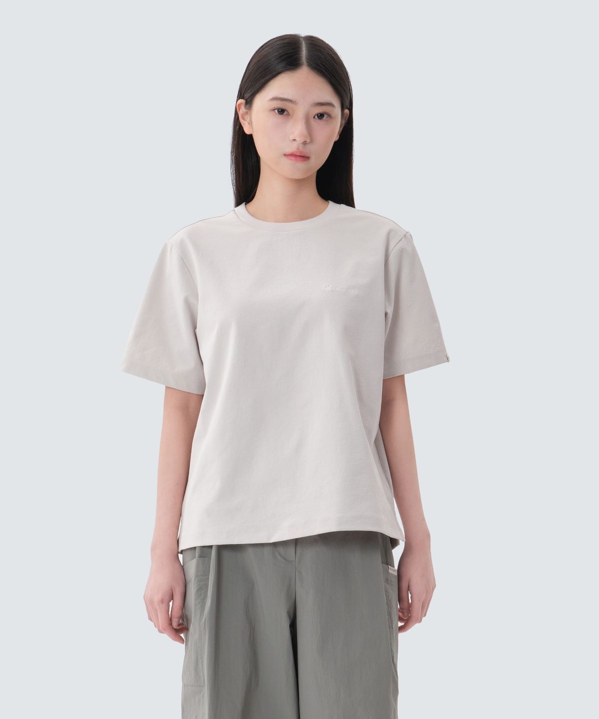 스노우피크 어패럴(SNOWPEAK APPAREL) 클래식 우븐 여성 반팔 티셔츠 (S25MWTTS17) Light Beige