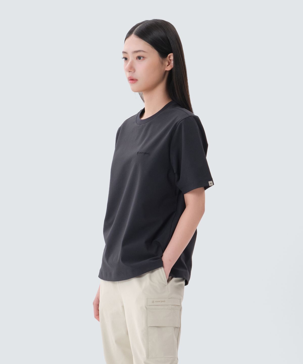 스노우피크 어패럴(SNOWPEAK APPAREL) 클래식 우븐 여성 반팔 티셔츠 (S25MWTTS17) Black