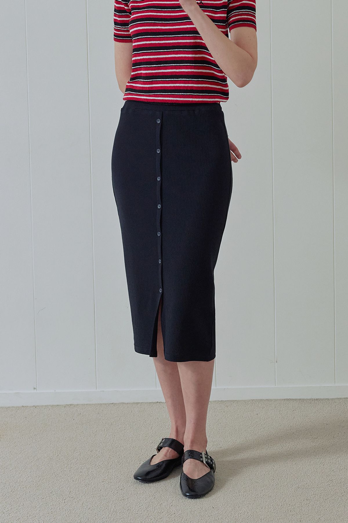 애프터아워즈(AFTERHOURS) BUTTON UP LAYERED MIDI SKIRT (BLACK)