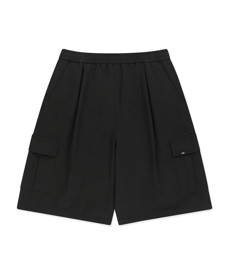WIDE CARGO SHORTS black