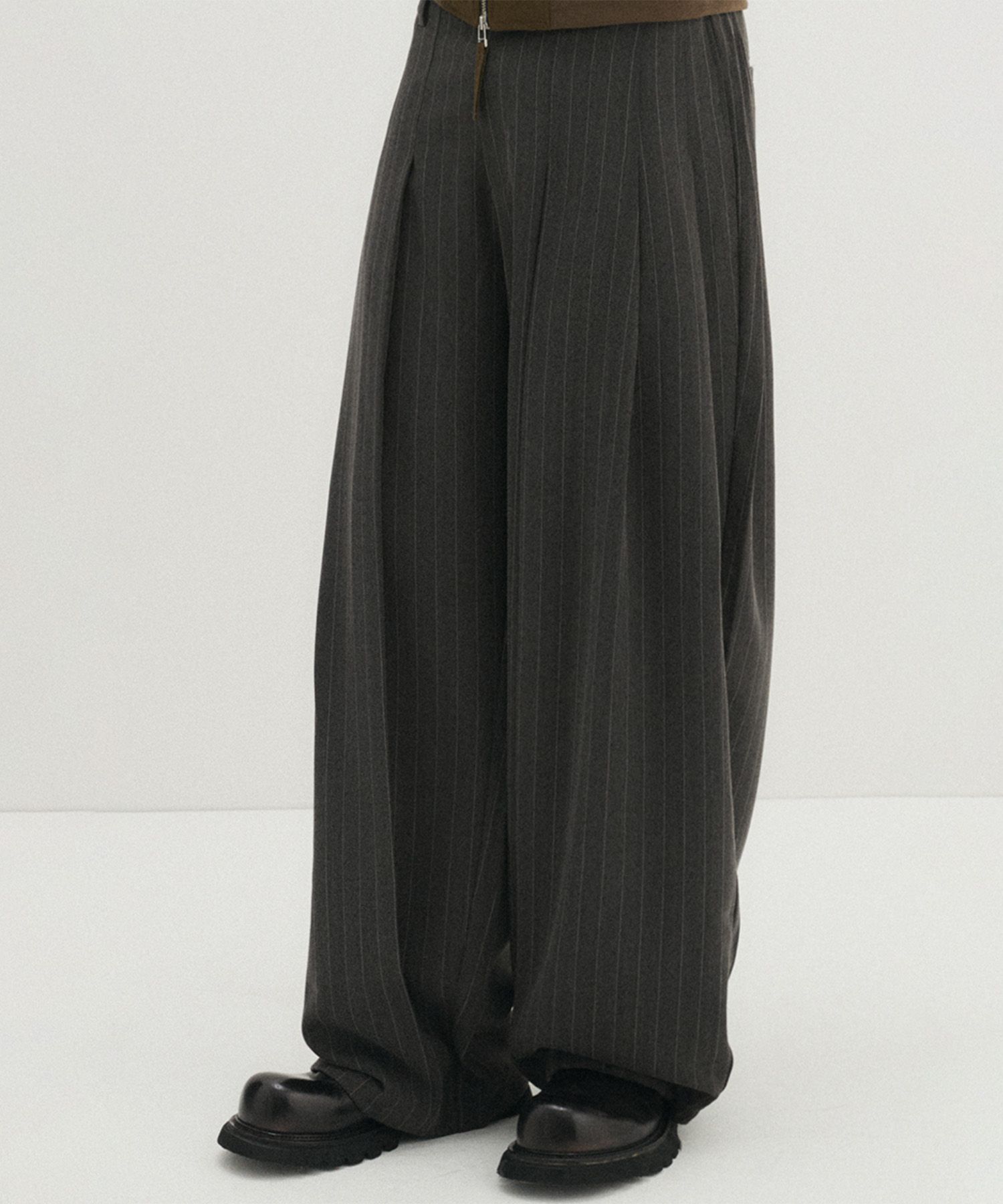 スラックス DNSR Multi-pleated wide slacks 5FT0048 MUSINSA | DNSR Striped multi pleated wide slacks charcoal