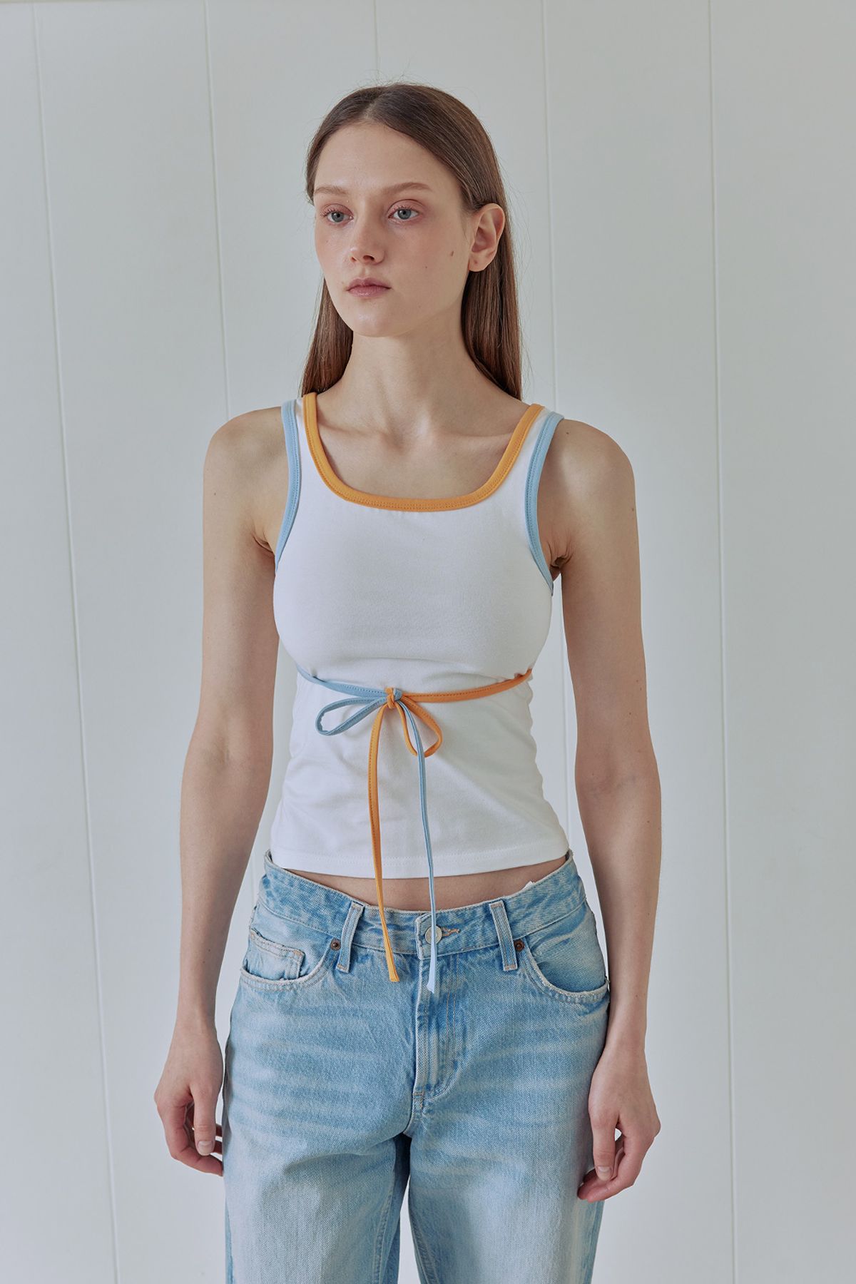 애프터아워즈(AFTERHOURS) COLOR BLOCKED STRING SLEEVELESS TOP (LIGHT BLUE)