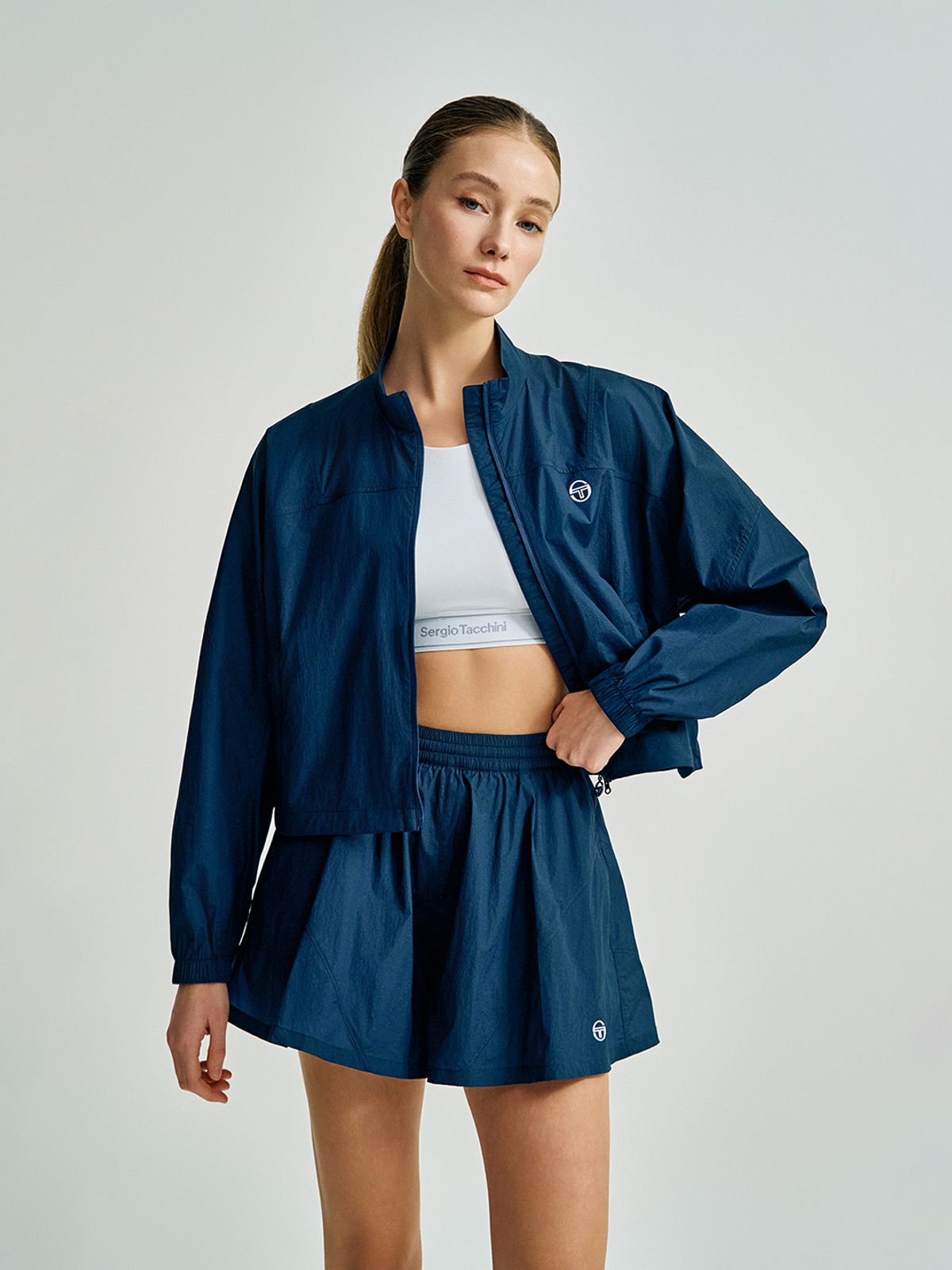 세르지오 타키니(SERGIO TACCHINI) W 쿠쉬라이트 경량 우븐 크롭 자켓