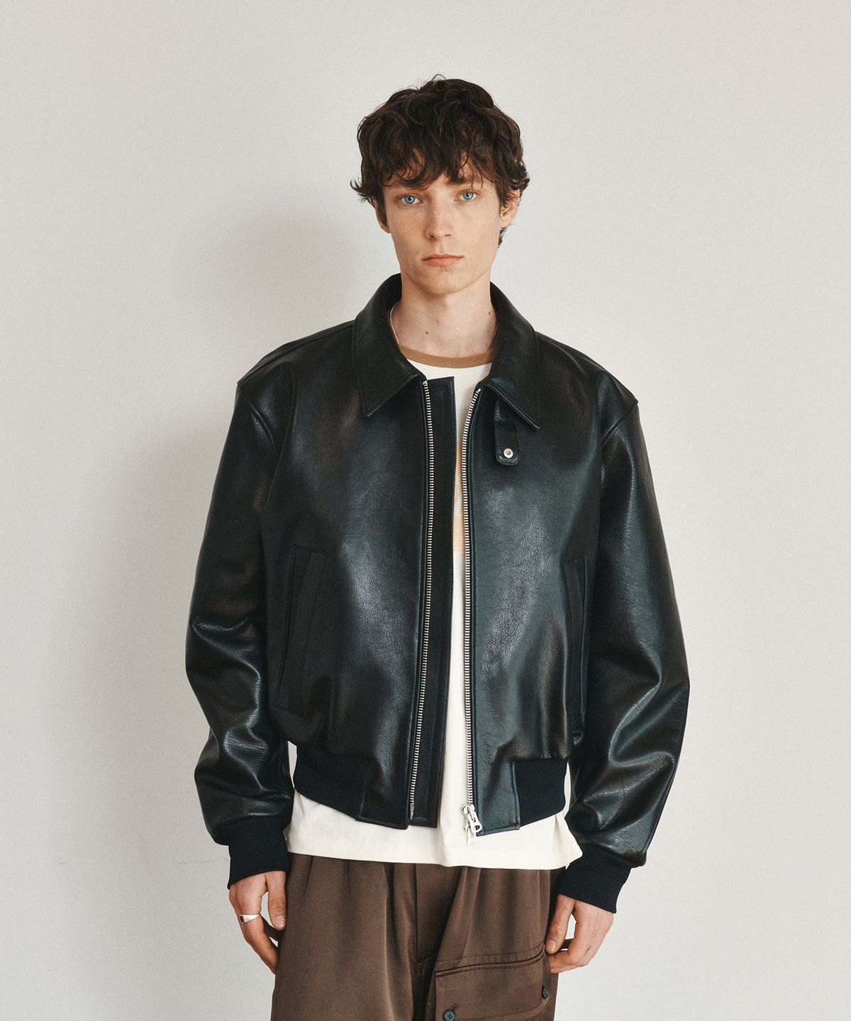 호이테(HEUTE) BEN GOAT LEATHER SHORT BOMBER JACKET (BLACK)