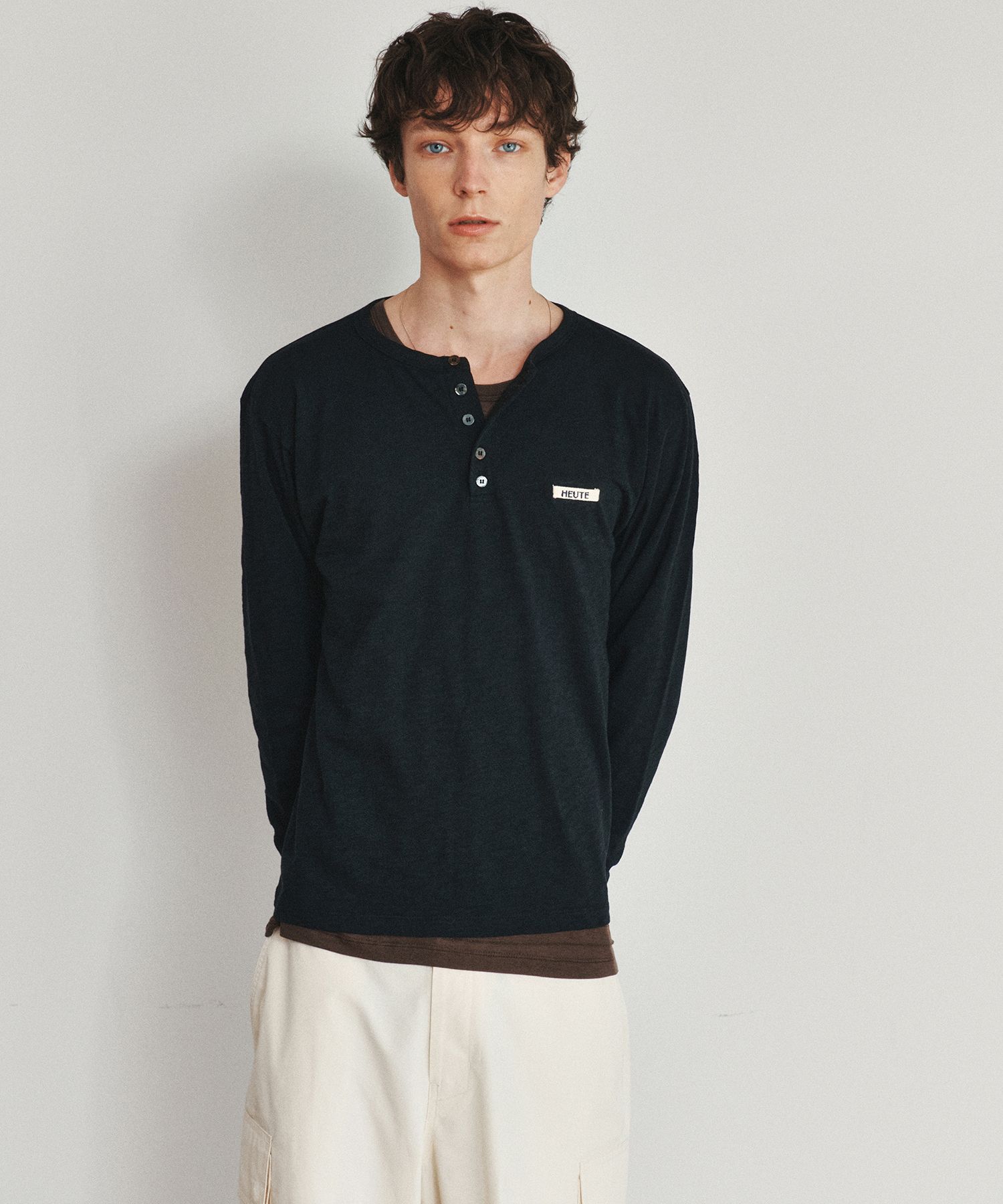 Tシャツ・カットソー COVERNAT Slub henley neck t-shirt black Black Slub Henley – Organic Signatures