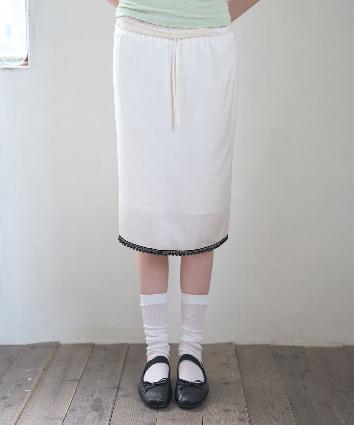 로브로브(LOVLOV) SATIN  LACE TRIM SKIRT