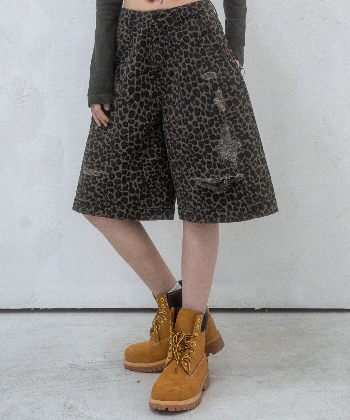 어반드레스(AVANDRESS) Leopard Bermuda Pants