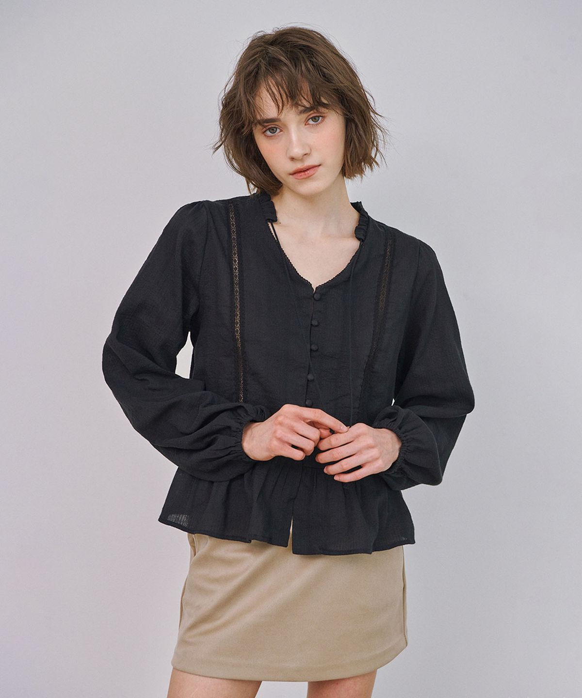마롯(MARROT) RUFFLE LACE BLOUSE_BLACK